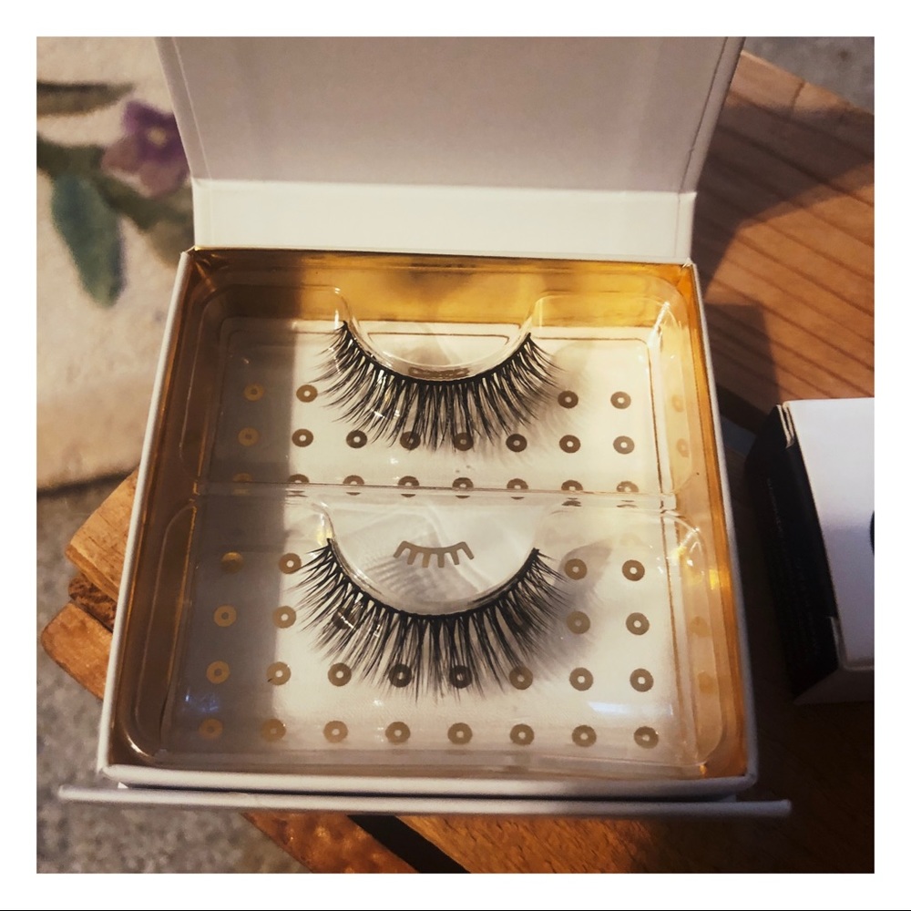 Lashes - Picture 1 of 4